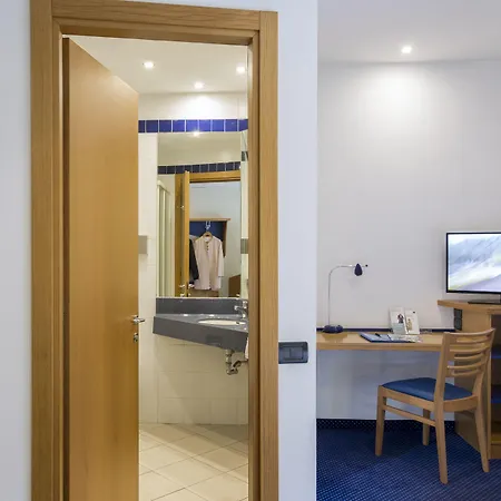 Tuscolana San Giovanni ホテル 3*