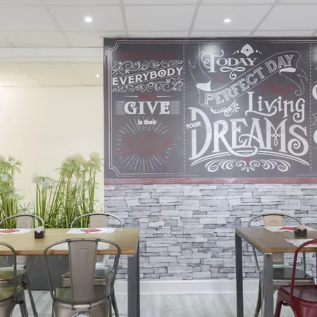 Tuscolana San Giovanni ホテル